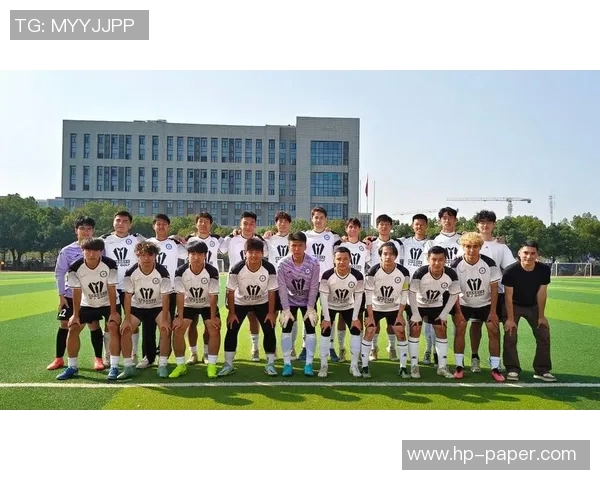 武汉足球队在冠军赛积分榜上以82分稳居第一名展现强劲实力