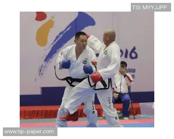 重庆篮球队的成长历程与奋斗精神的真实记录与反思